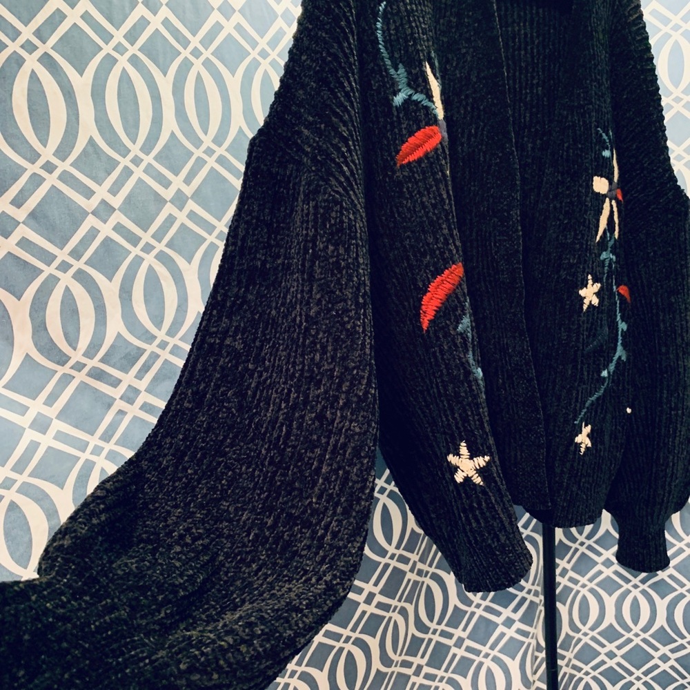 Cardigan - Picture 2 of 3